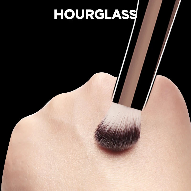 No.19 Vanish Seamless Finish Concealer Brush Ultra Soft Fiber Hair Fashion Design High Quality