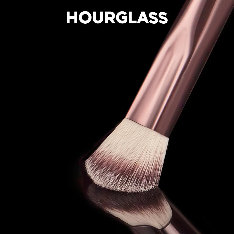 No.19 Vanish Seamless Finish Concealer Brush Ultra Soft Fiber Hair Fashion Design High Quality